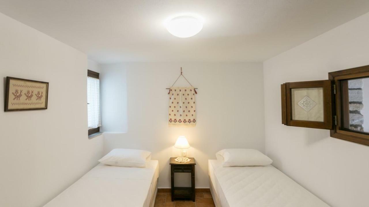 Traditional Inn Pirethron Aperathos Exterior photo